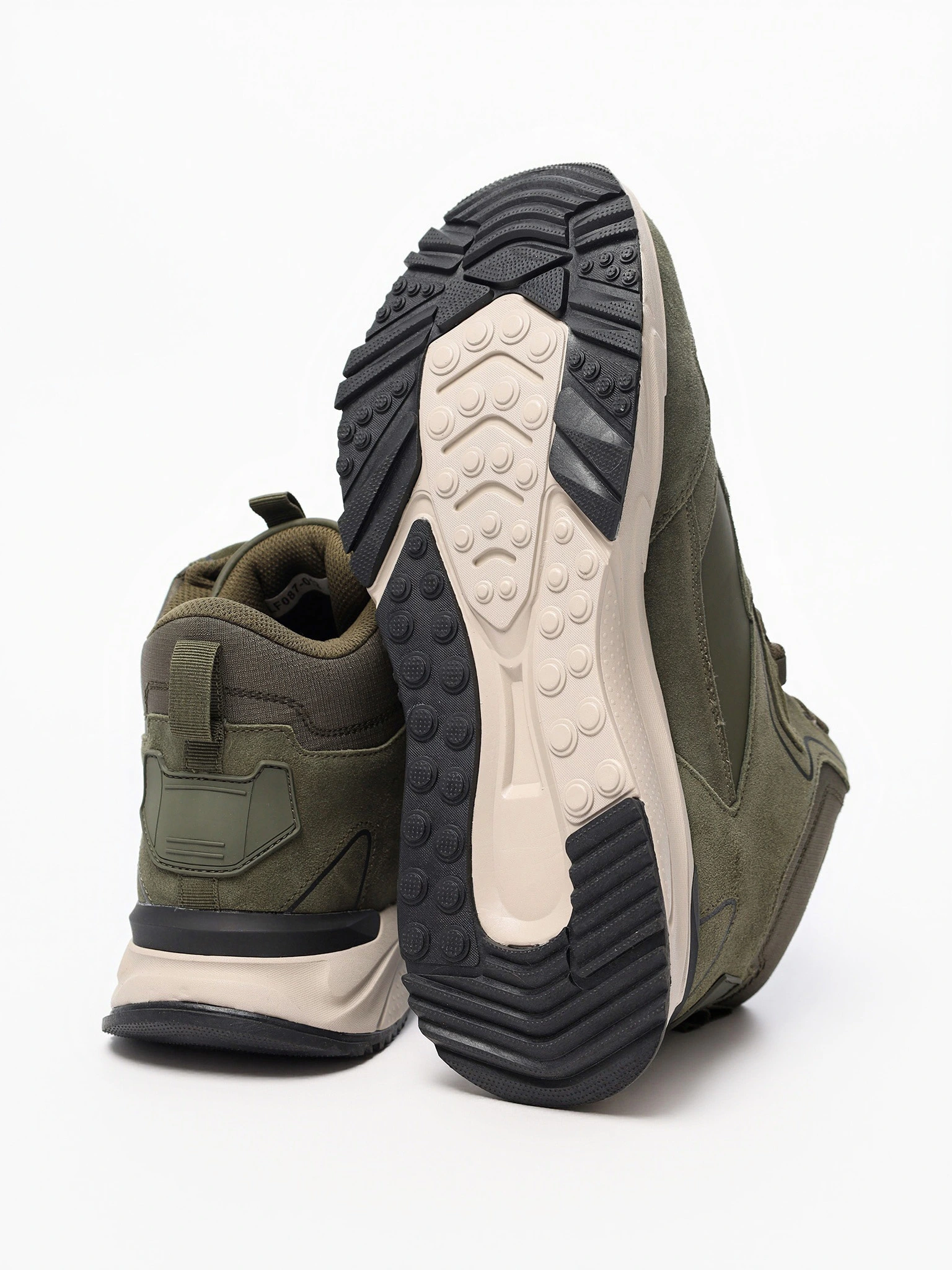 Кроссовки зеленого цвета комбинированные на средней подошве